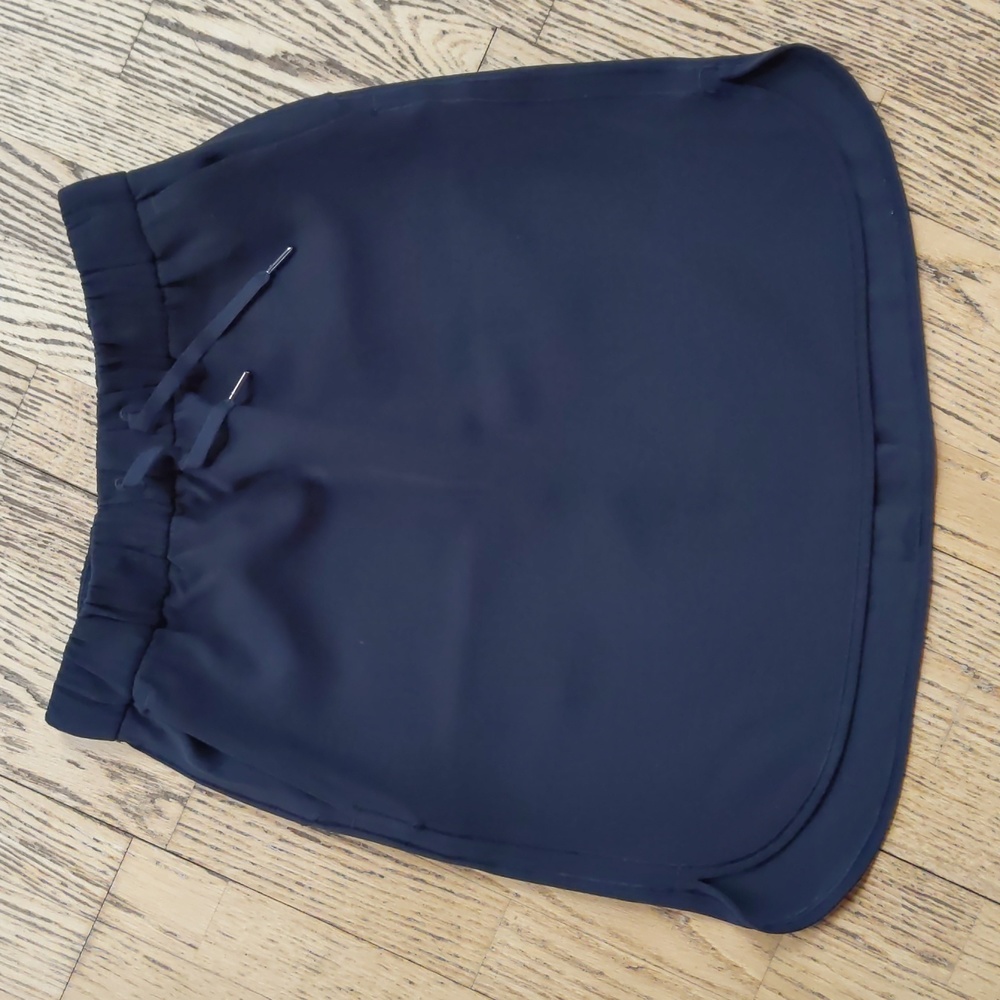 Lululemon On The Fly skirt size 8